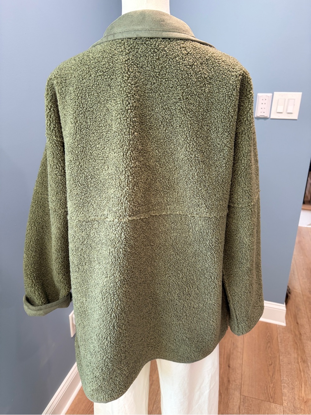 Velvet by Graham & Spencer Reversible Sherpa Jacket Olive Faux Suede - Picture 11 of 12
